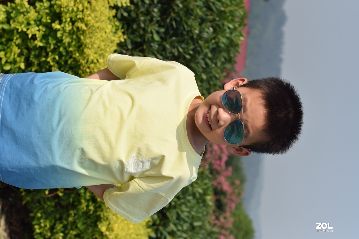 妥妥的小鲜肉一枚。