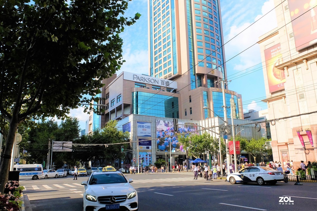 【金秋时节】——摄于上海淮海中路