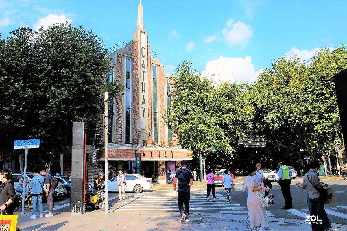 【金秋时节】——摄于上海淮海中路