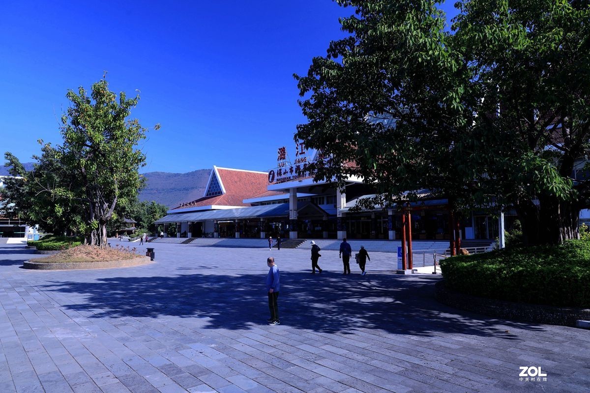 潞江坝服务区小景