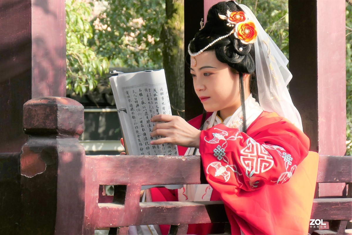 【红妆】——摄于上海桂林公园