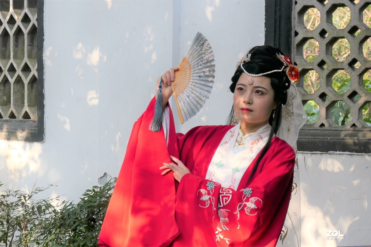 【红妆】——摄于上海桂林公园