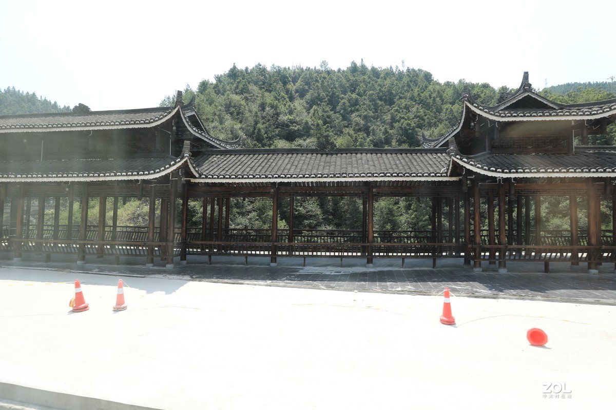 加快旅游区周边辅助设施建设