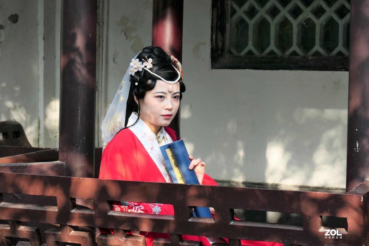 【红妆】——摄于上海桂林公园