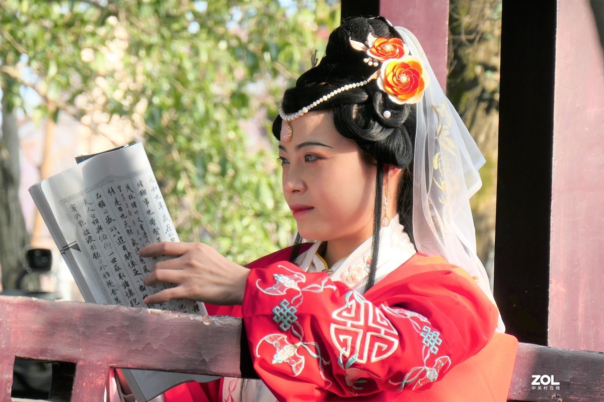 【红妆】——摄于上海桂林公园