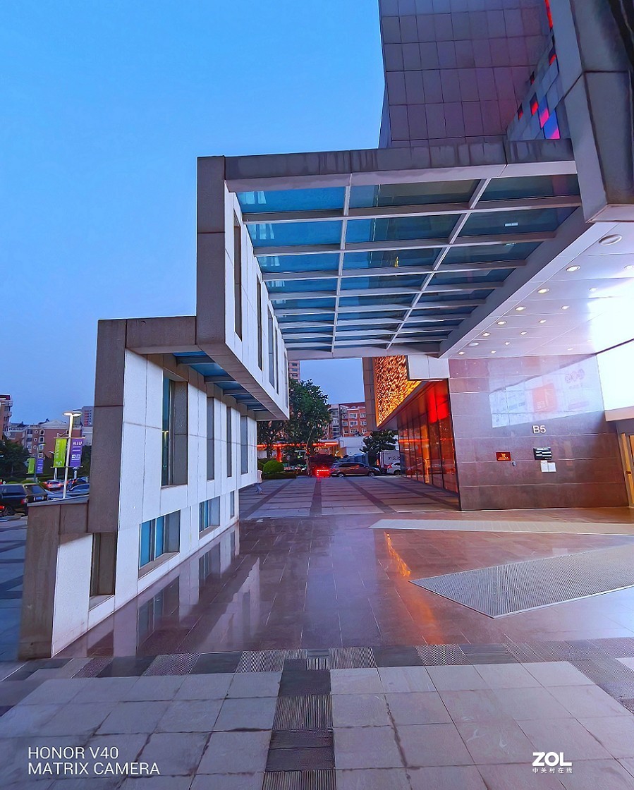 手机夜景，看看能不能与单反抗衡！现在的手机确实不一般。