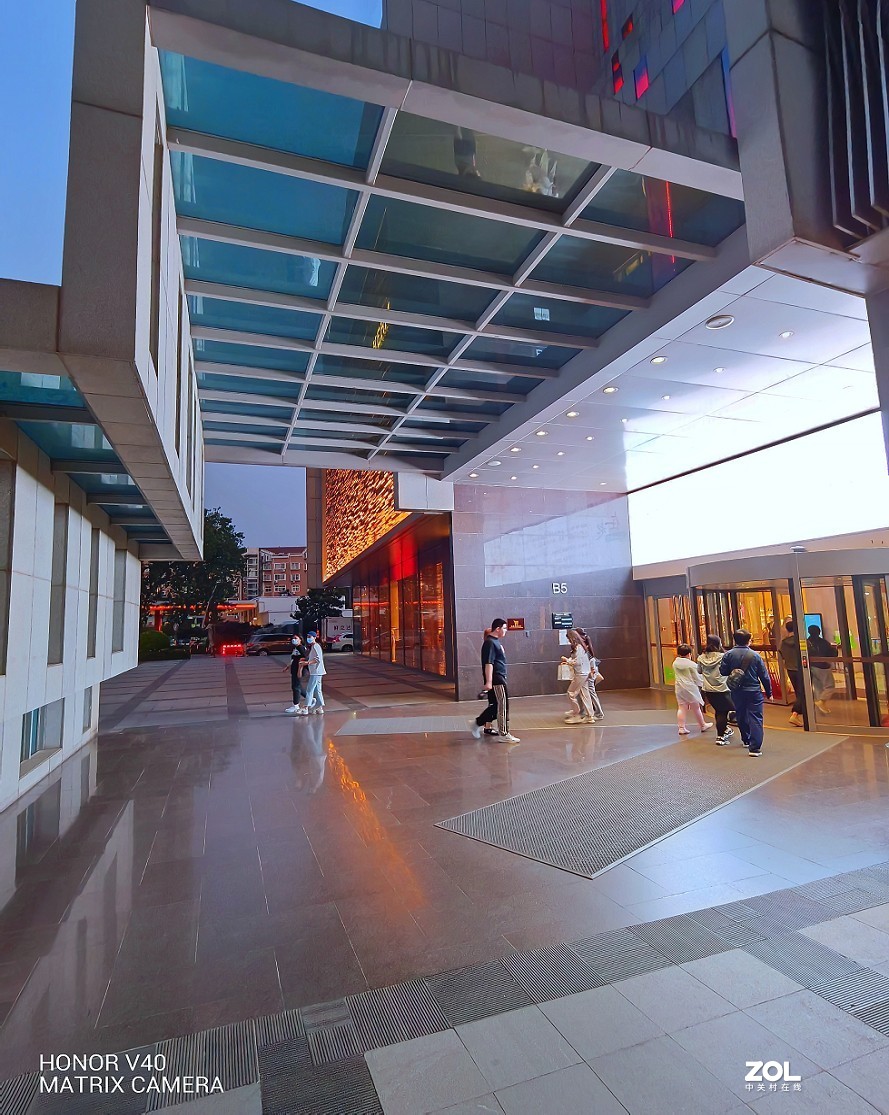 手机夜景，看看能不能与单反抗衡！现在的手机确实不一般。