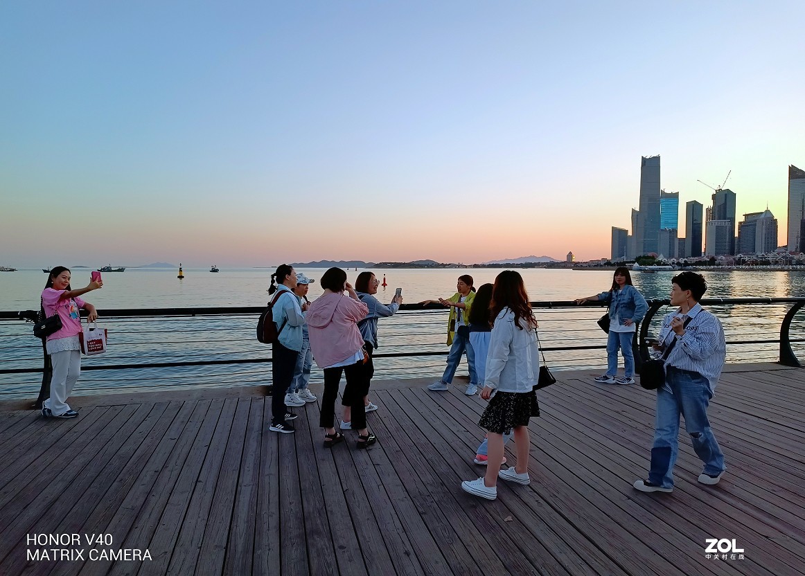 手机夜景，看看能不能与单反抗衡！现在的手机确实不一般。