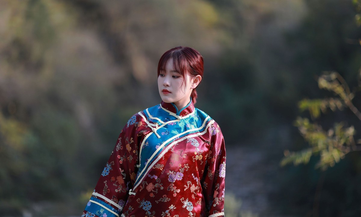 过去时着装人像