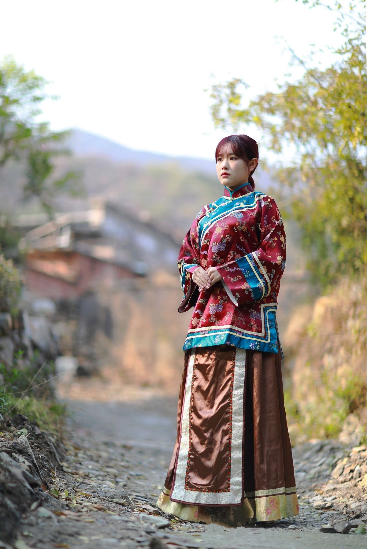 过去时着装人像