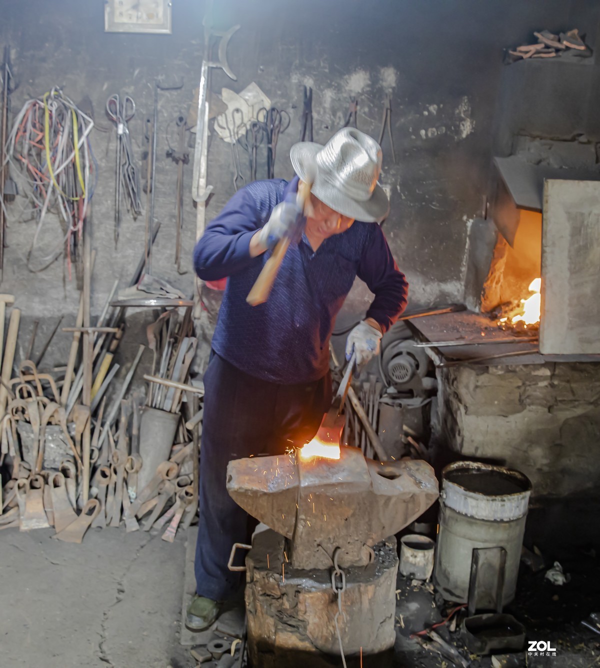 【乡村老铁匠】组照