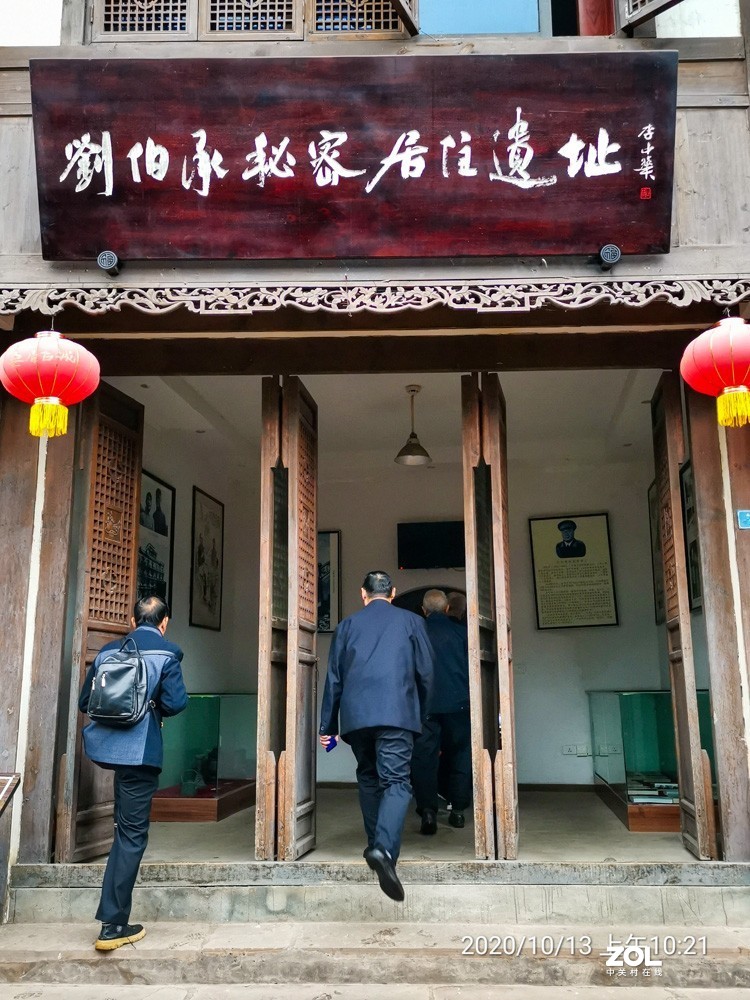 细雨濛濛中的安居古镇