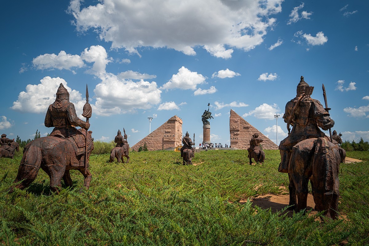自驾游---鄂尔多斯的成吉思汗陵