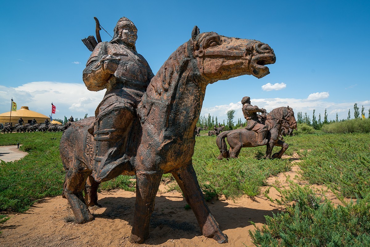 自驾游---鄂尔多斯的成吉思汗陵