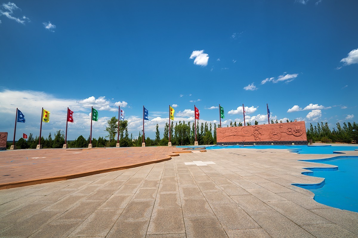 自驾游---鄂尔多斯的成吉思汗陵