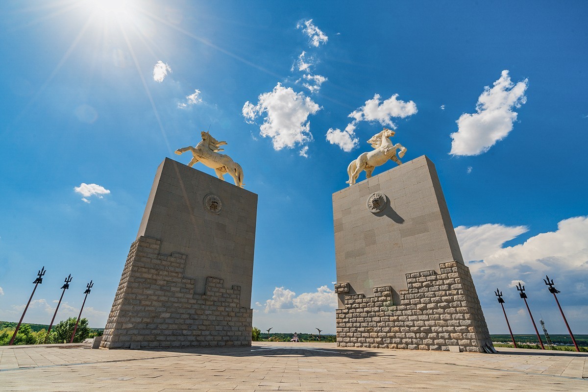 自驾游---鄂尔多斯的成吉思汗陵