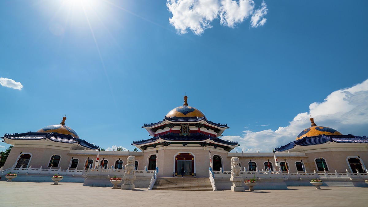 自驾游---鄂尔多斯的成吉思汗陵