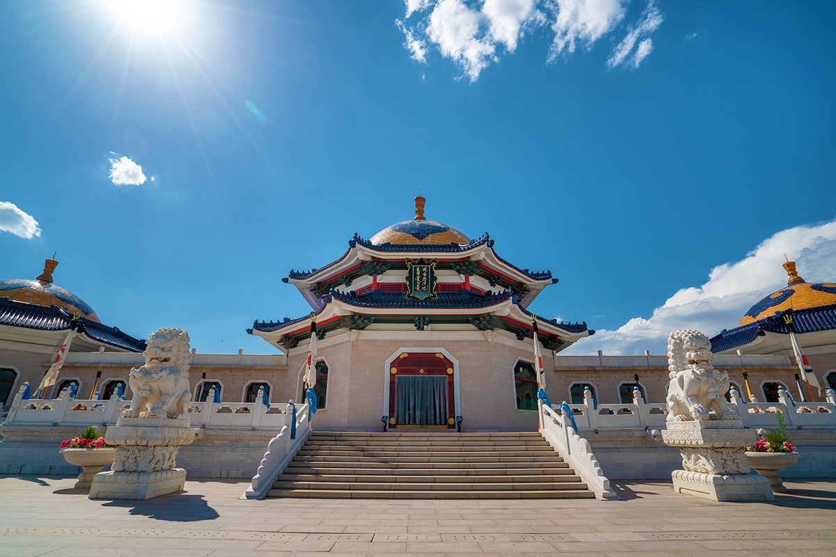 自驾游---鄂尔多斯的成吉思汗陵