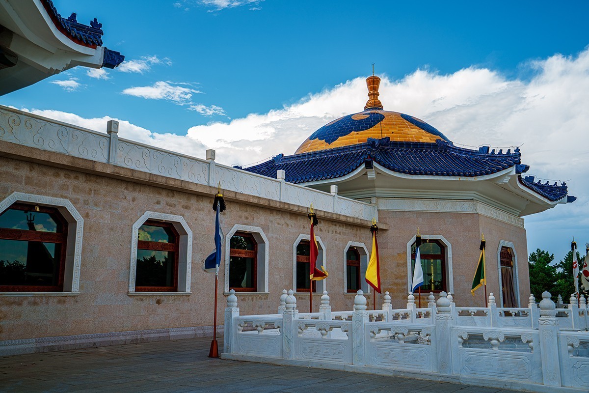 自驾游---鄂尔多斯的成吉思汗陵