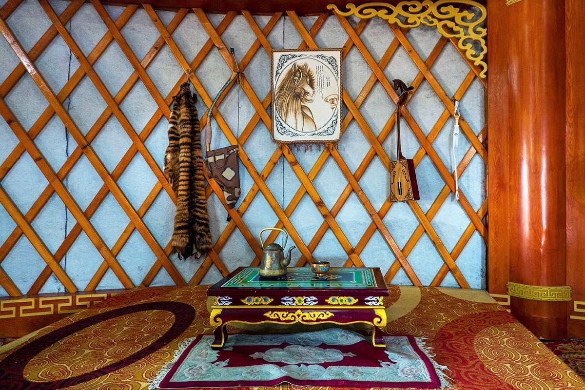 自驾游---鄂尔多斯的成吉思汗陵