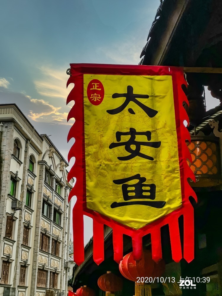 细雨濛濛中的安居古镇