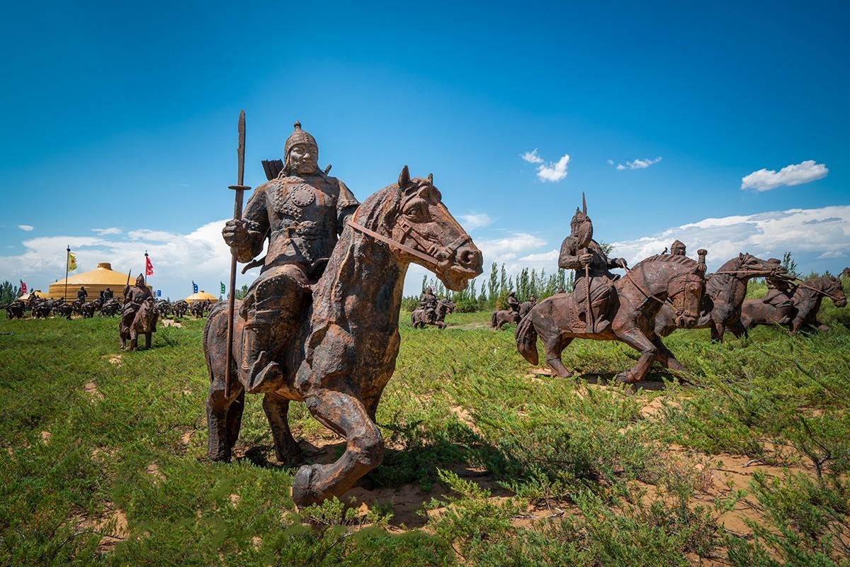自驾游---鄂尔多斯的成吉思汗陵