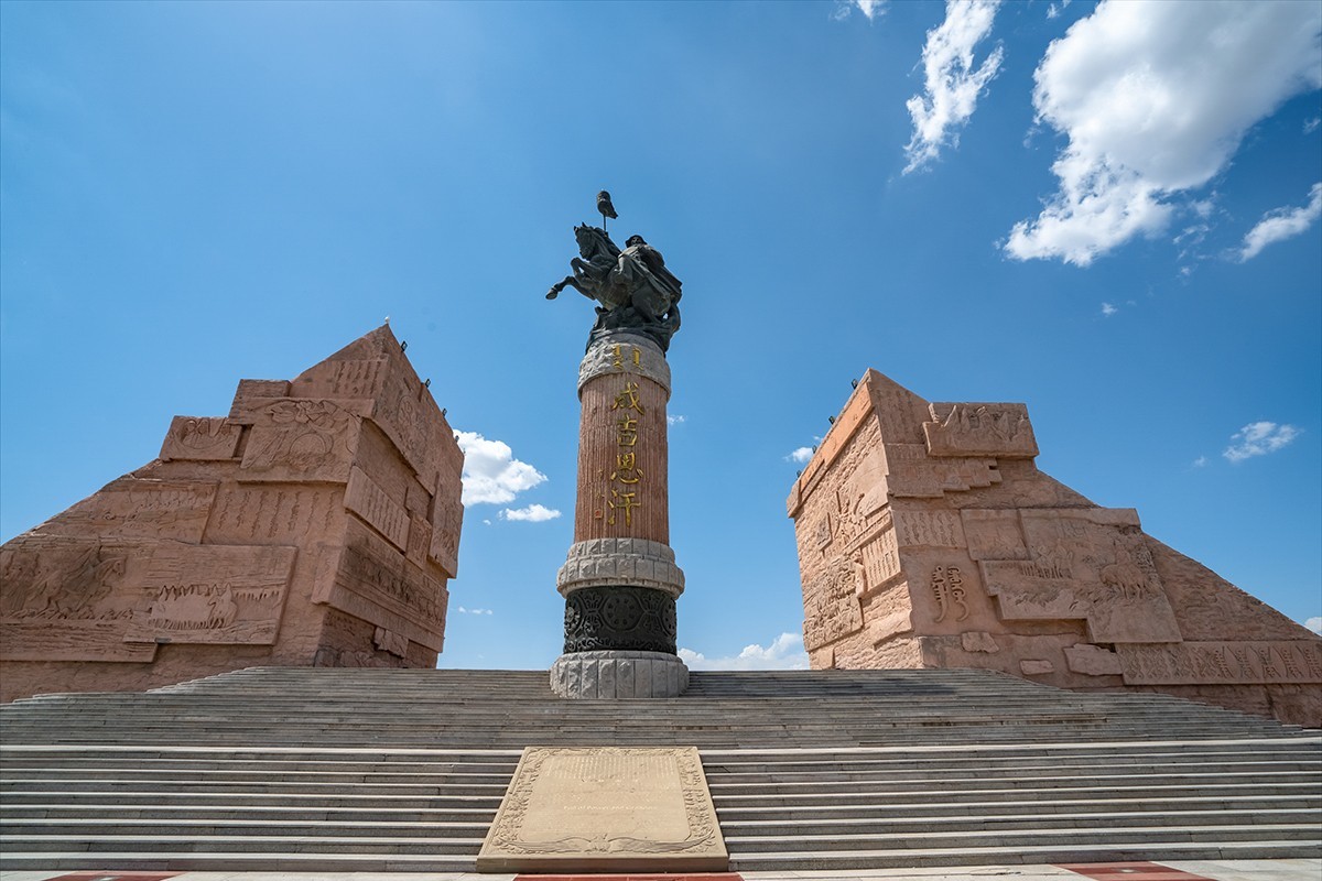 自驾游---鄂尔多斯的成吉思汗陵