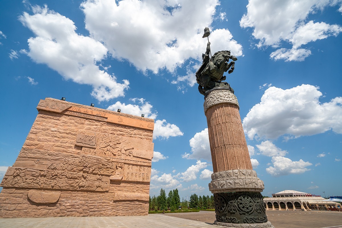 自驾游---鄂尔多斯的成吉思汗陵