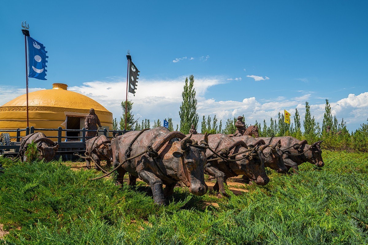 自驾游---鄂尔多斯的成吉思汗陵