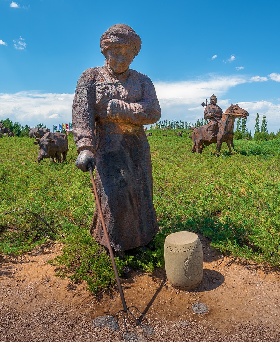 自驾游---鄂尔多斯的成吉思汗陵