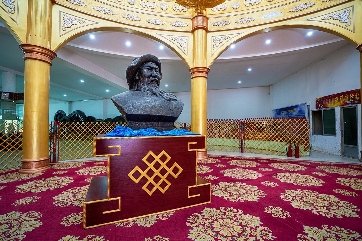 自驾游---鄂尔多斯的成吉思汗陵