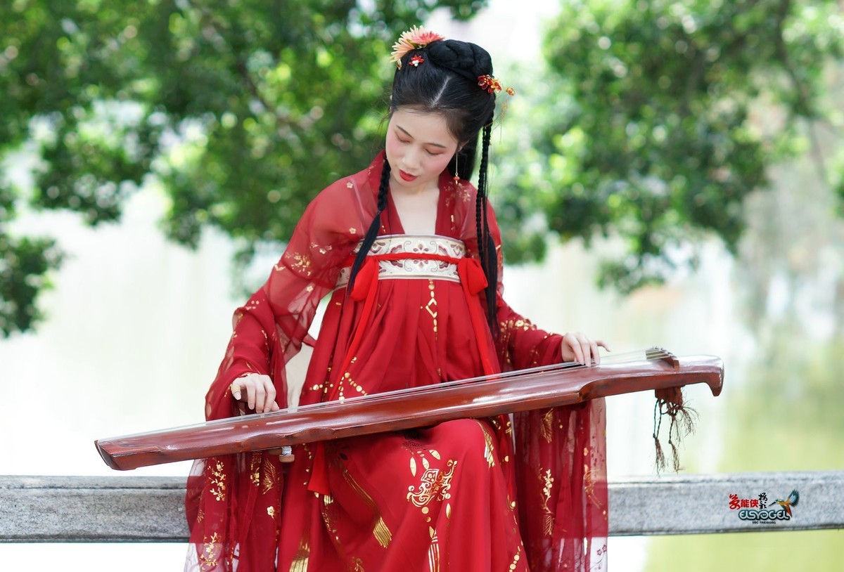 【古装红衣美女-小张