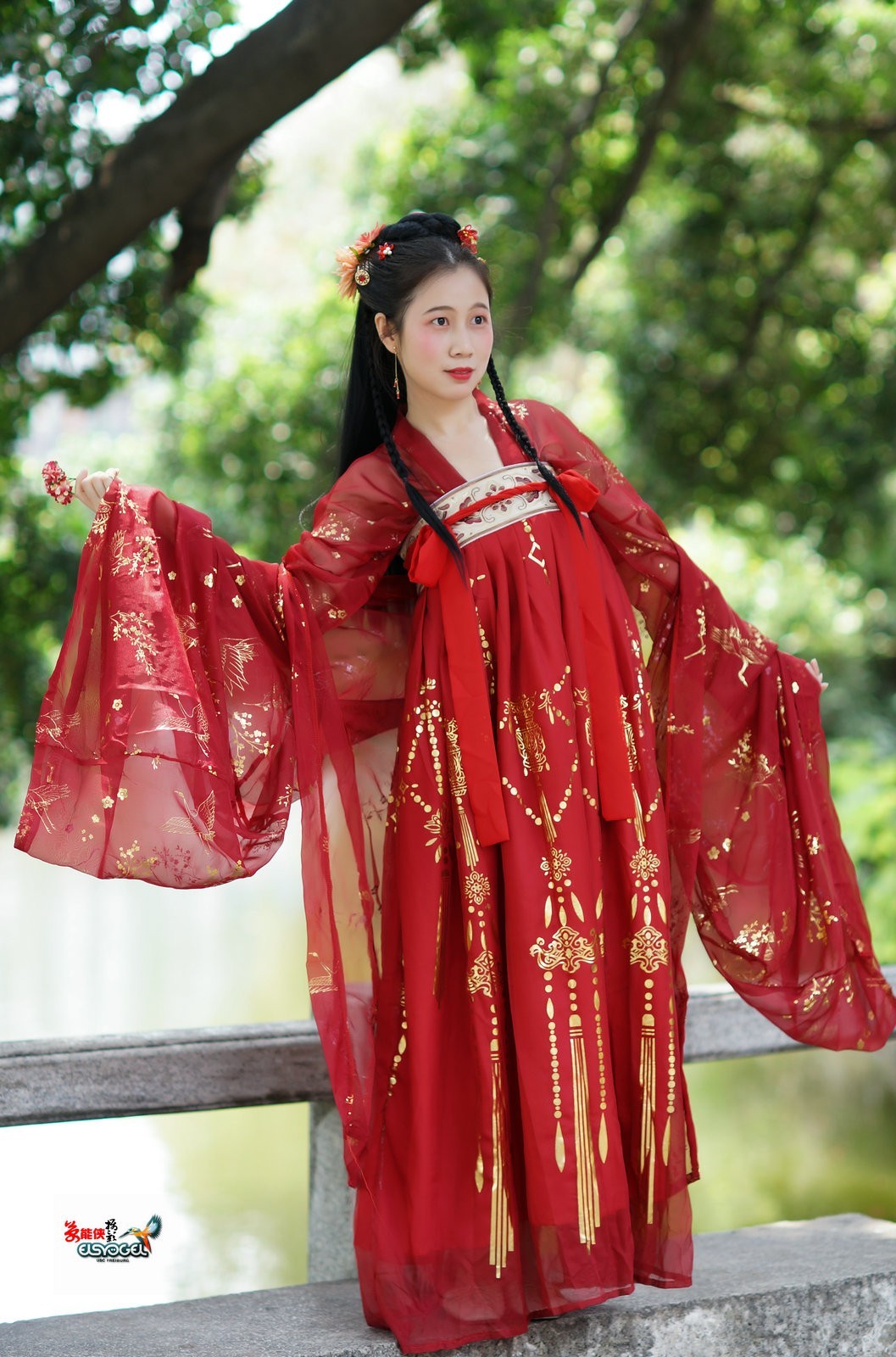 古装红衣美女小张