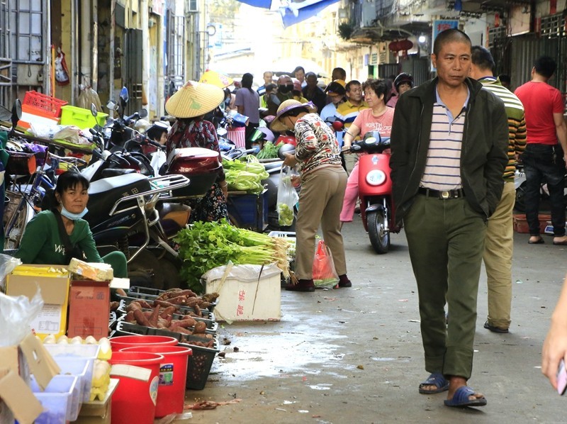 273寿星老海南游摄日记210301临高县西菜市场的卖式