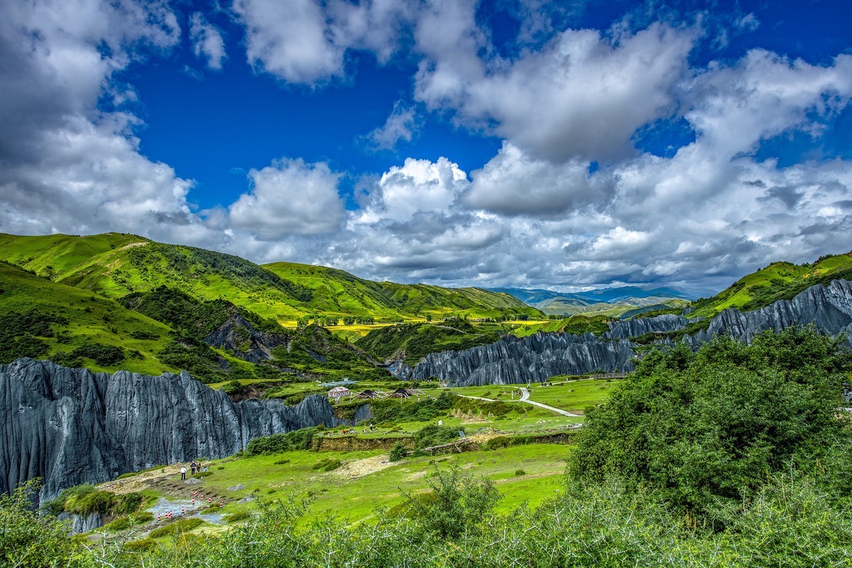 四川甘孜州八美镇墨石公园