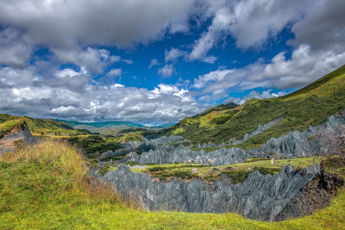 四川甘孜州八美镇墨石公园