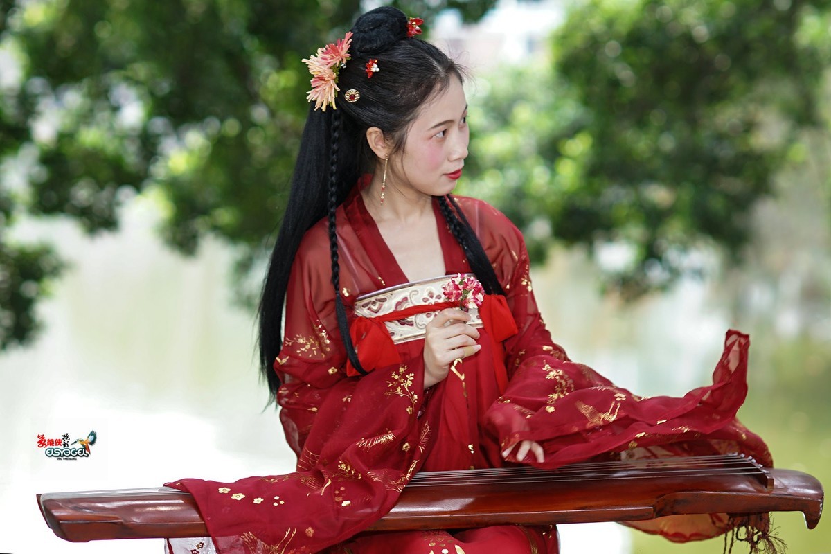 【古装红衣美女-小张