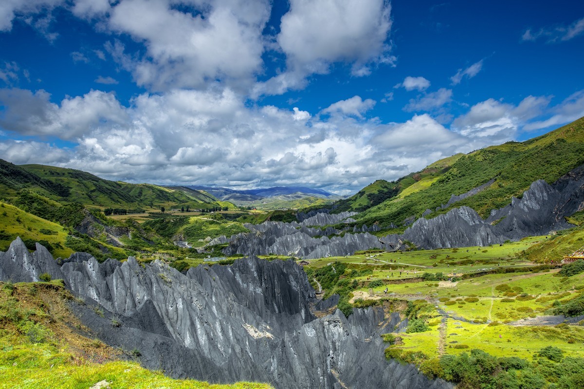 四川甘孜州八美镇墨石公园