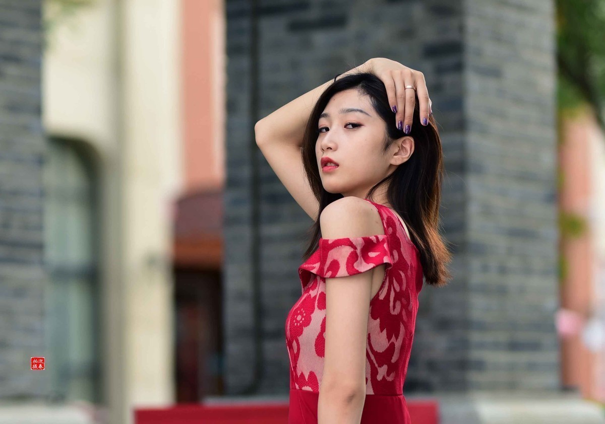 美女小吕