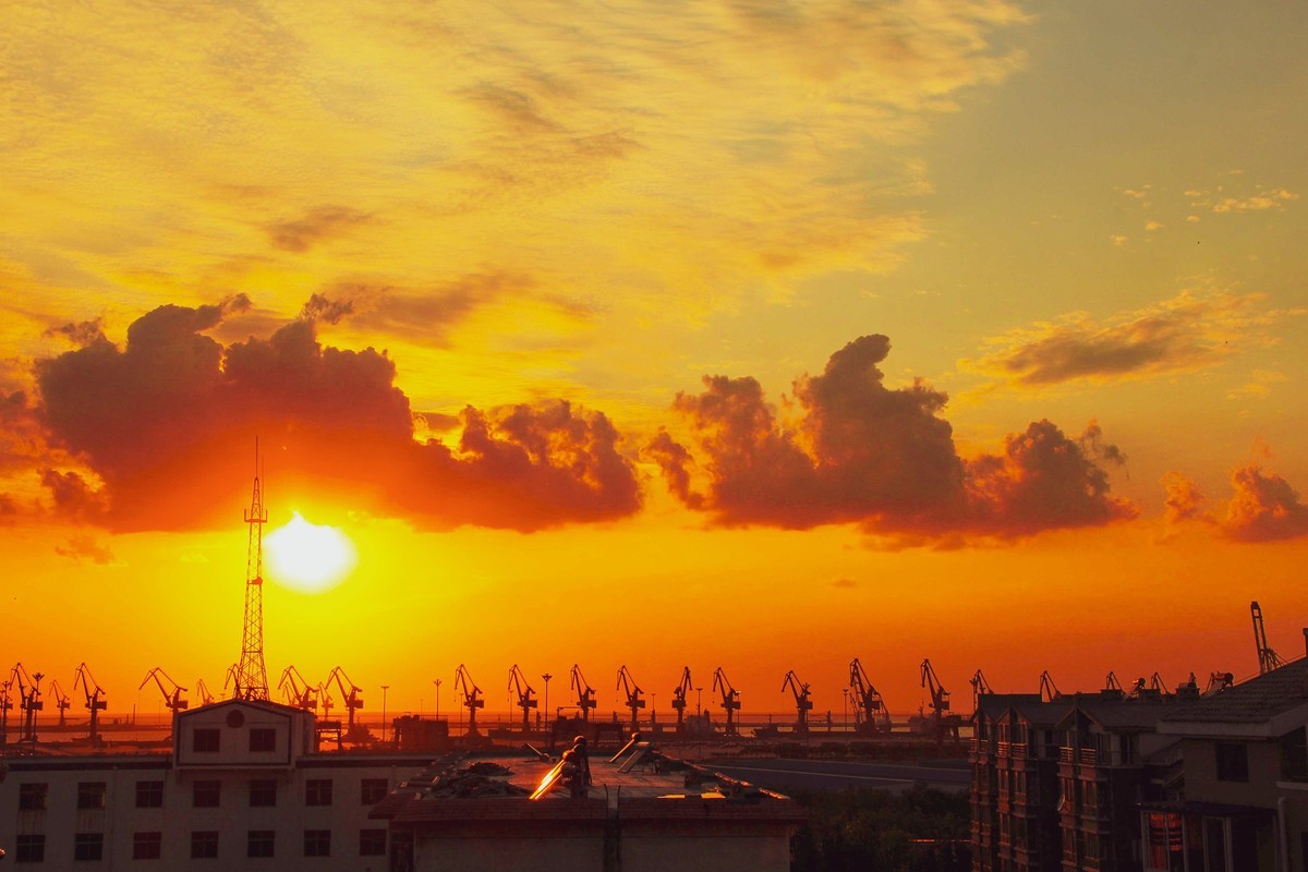 浮云如墨残阳如血