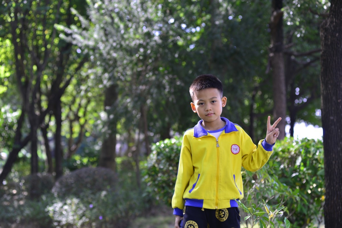 尼康610+小钢炮3代 拍小孩