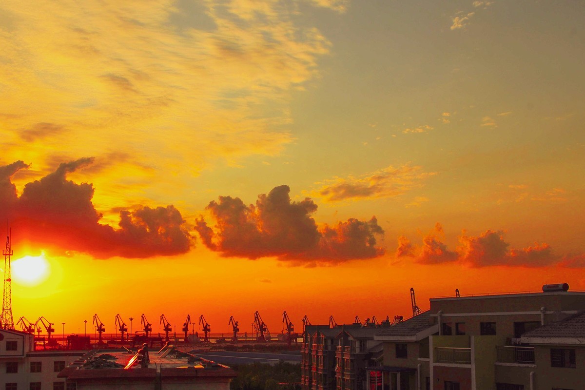 浮云如墨残阳如血