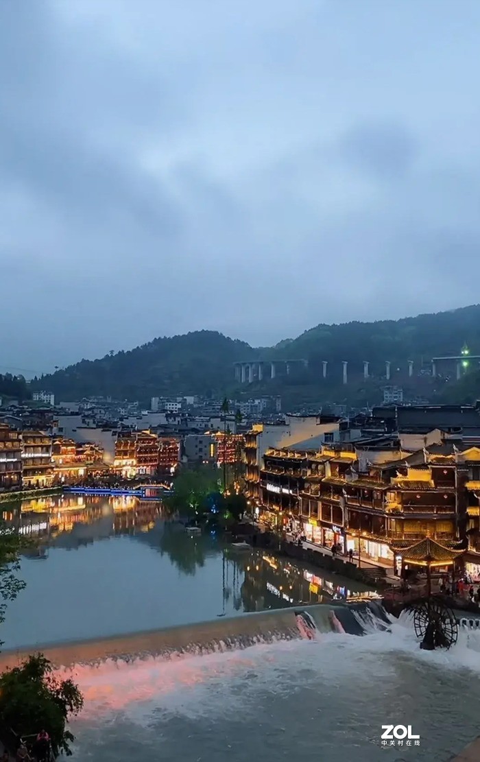 凤凰古镇夜色