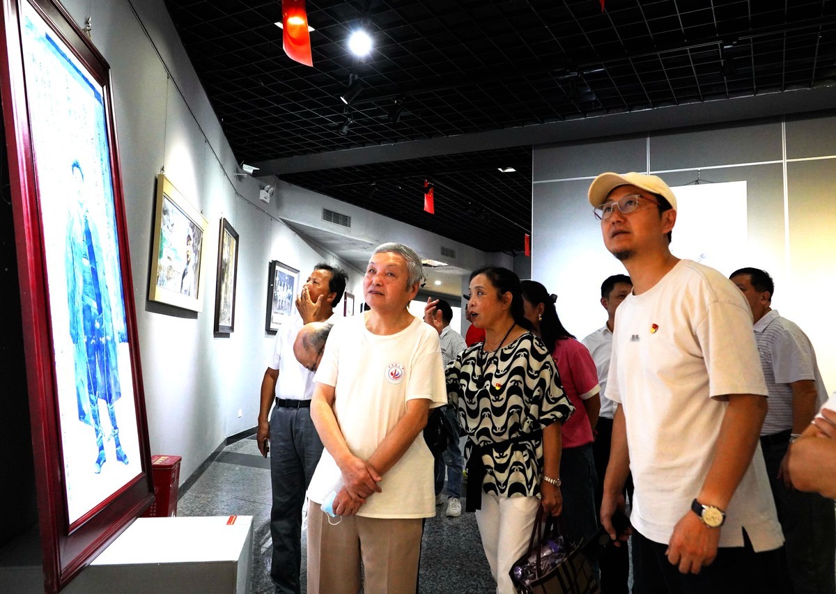 千年伟业百年辉煌红色经典图片展四