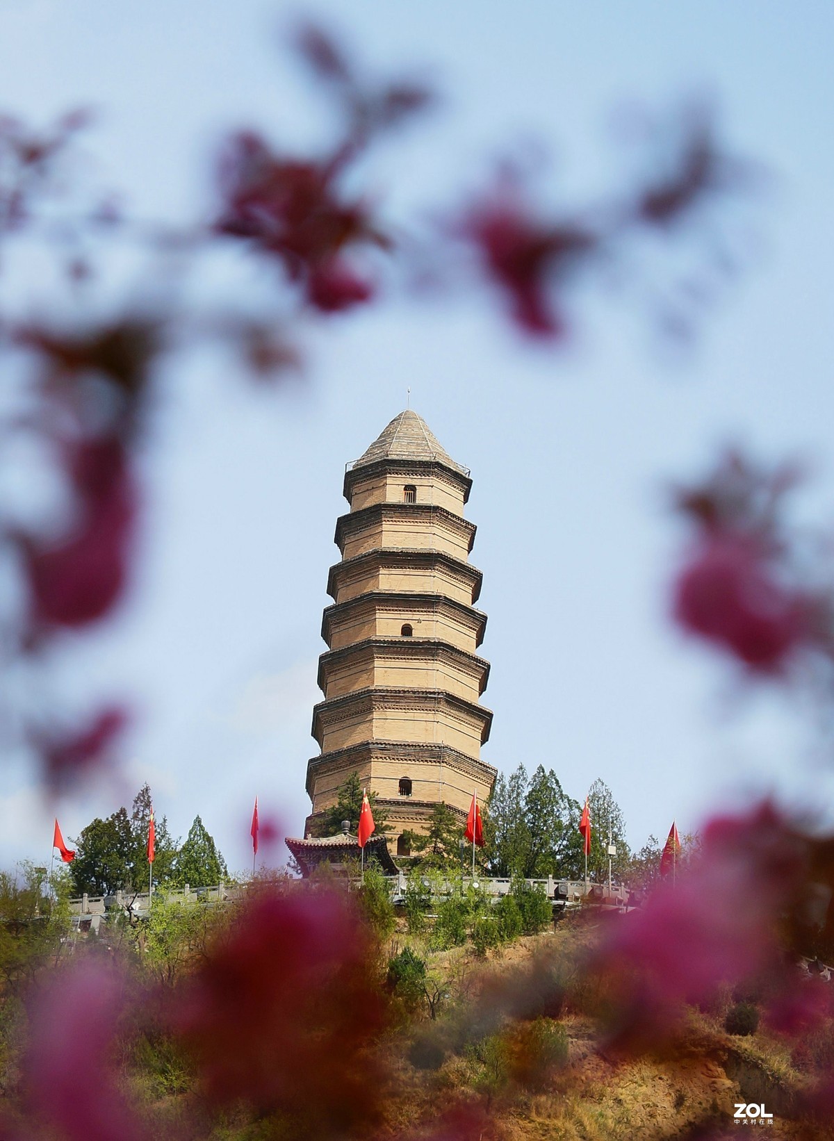 桃红柳绿映宝塔