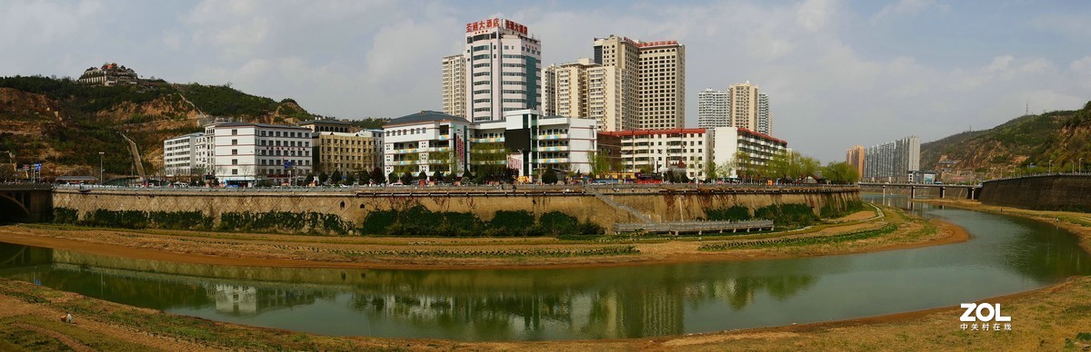 桃红柳绿映宝塔