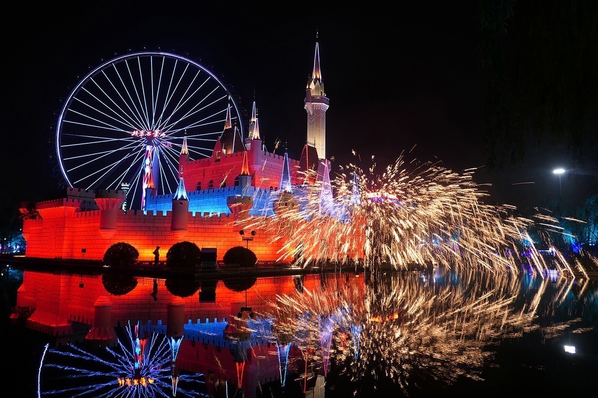 石景山游乐园放音乐打铁花 —— 2021年7月13日晚上拍摄