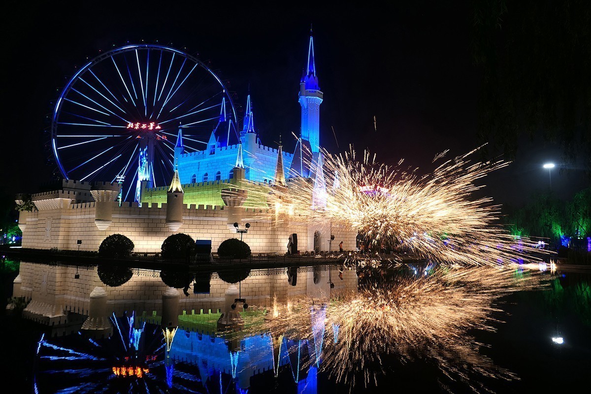 石景山游乐园放音乐打铁花 —— 2021年7月13日晚上拍摄