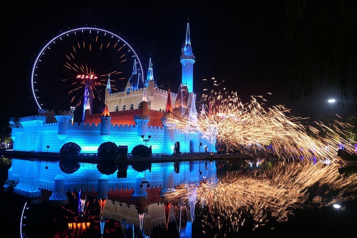 石景山游乐园放音乐打铁花 —— 2021年7月13日晚上拍摄