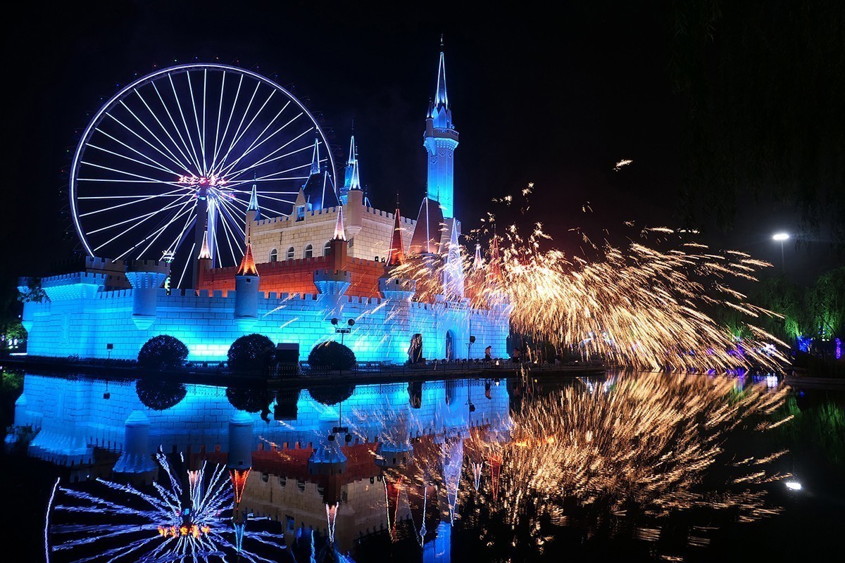 石景山游乐园放音乐打铁花 —— 2021年7月13日晚上拍摄